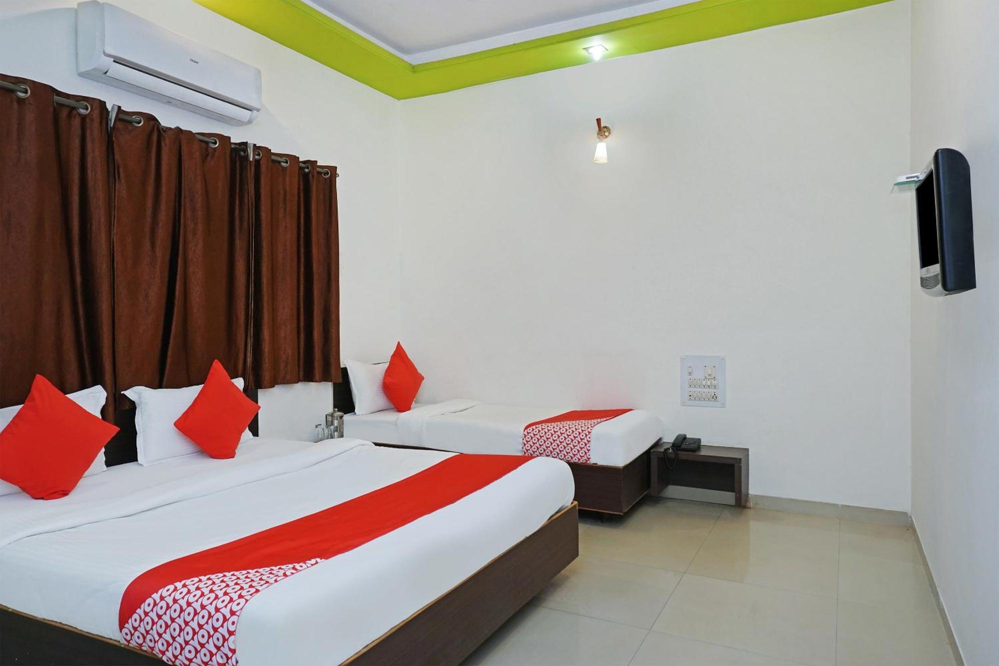 OYO 24551 Hotel Shirdi Sai Inn Esterno foto