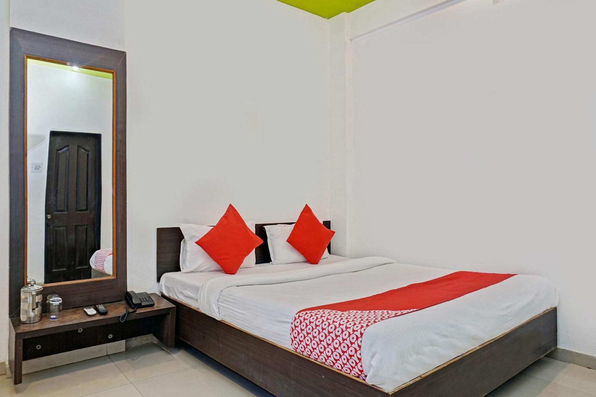 OYO 24551 Hotel Shirdi Sai Inn Esterno foto