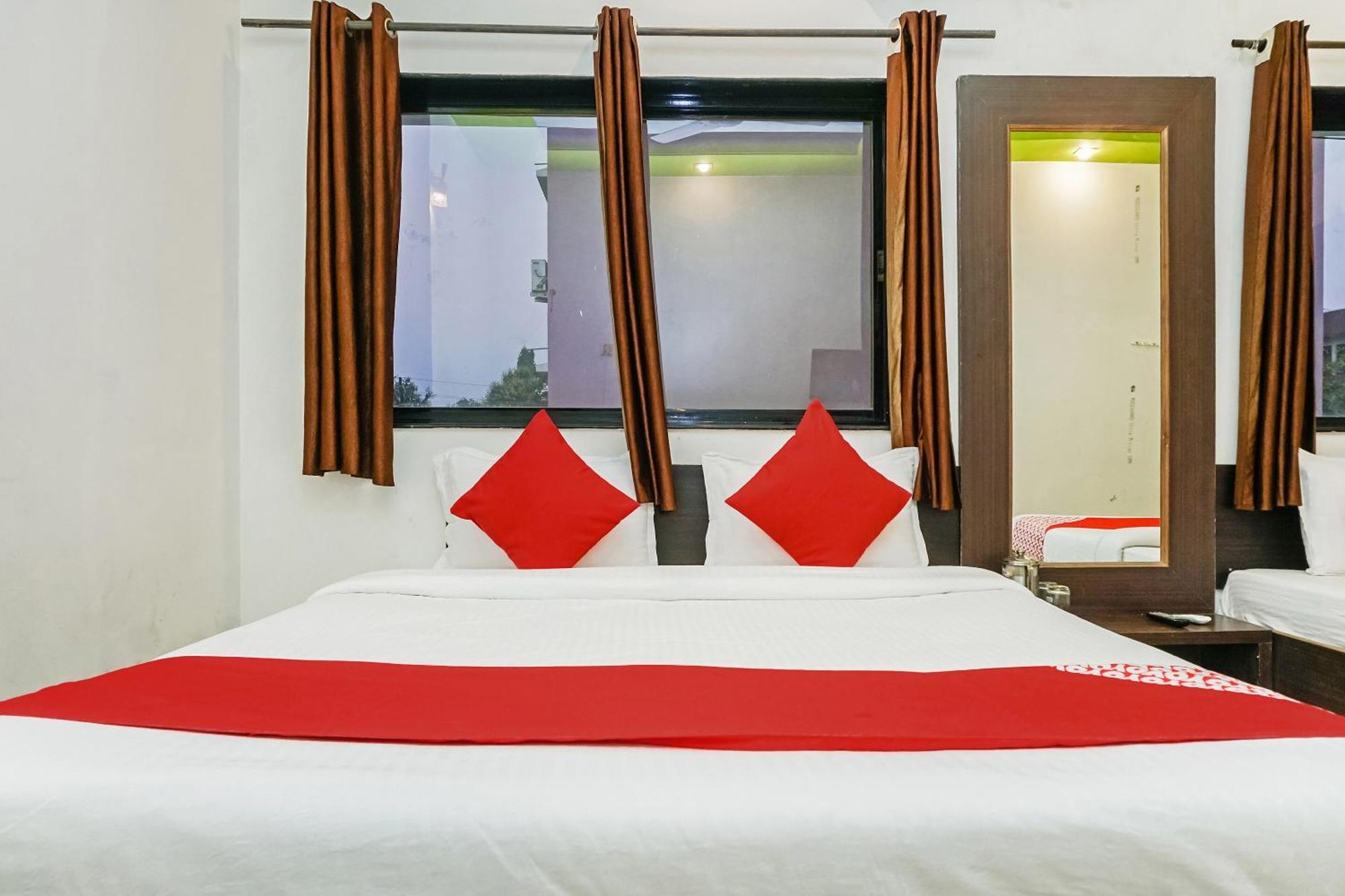 OYO 24551 Hotel Shirdi Sai Inn Esterno foto