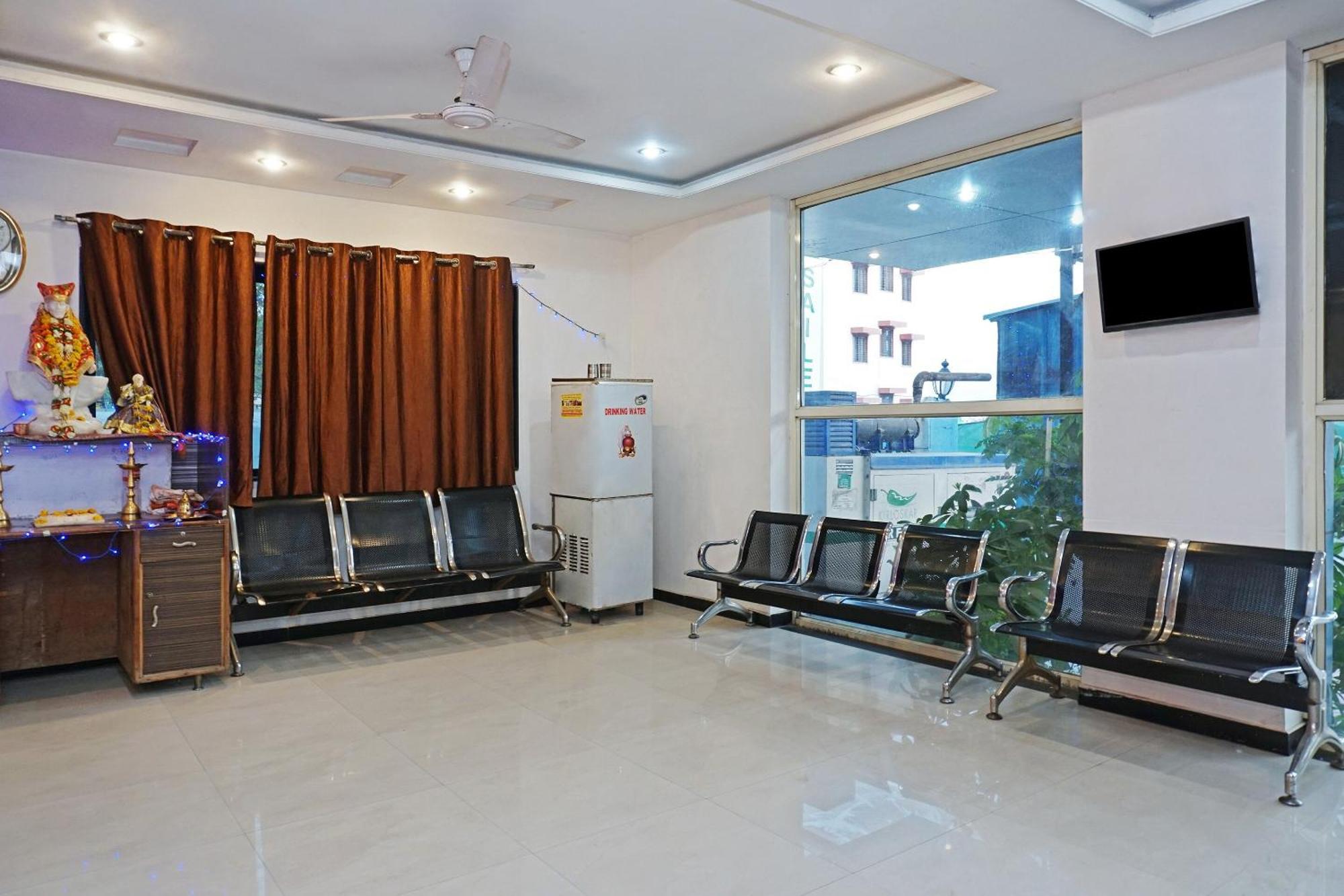 OYO 24551 Hotel Shirdi Sai Inn Esterno foto