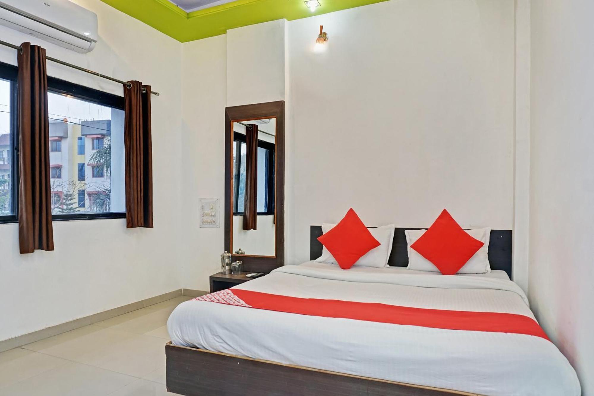 OYO 24551 Hotel Shirdi Sai Inn Esterno foto