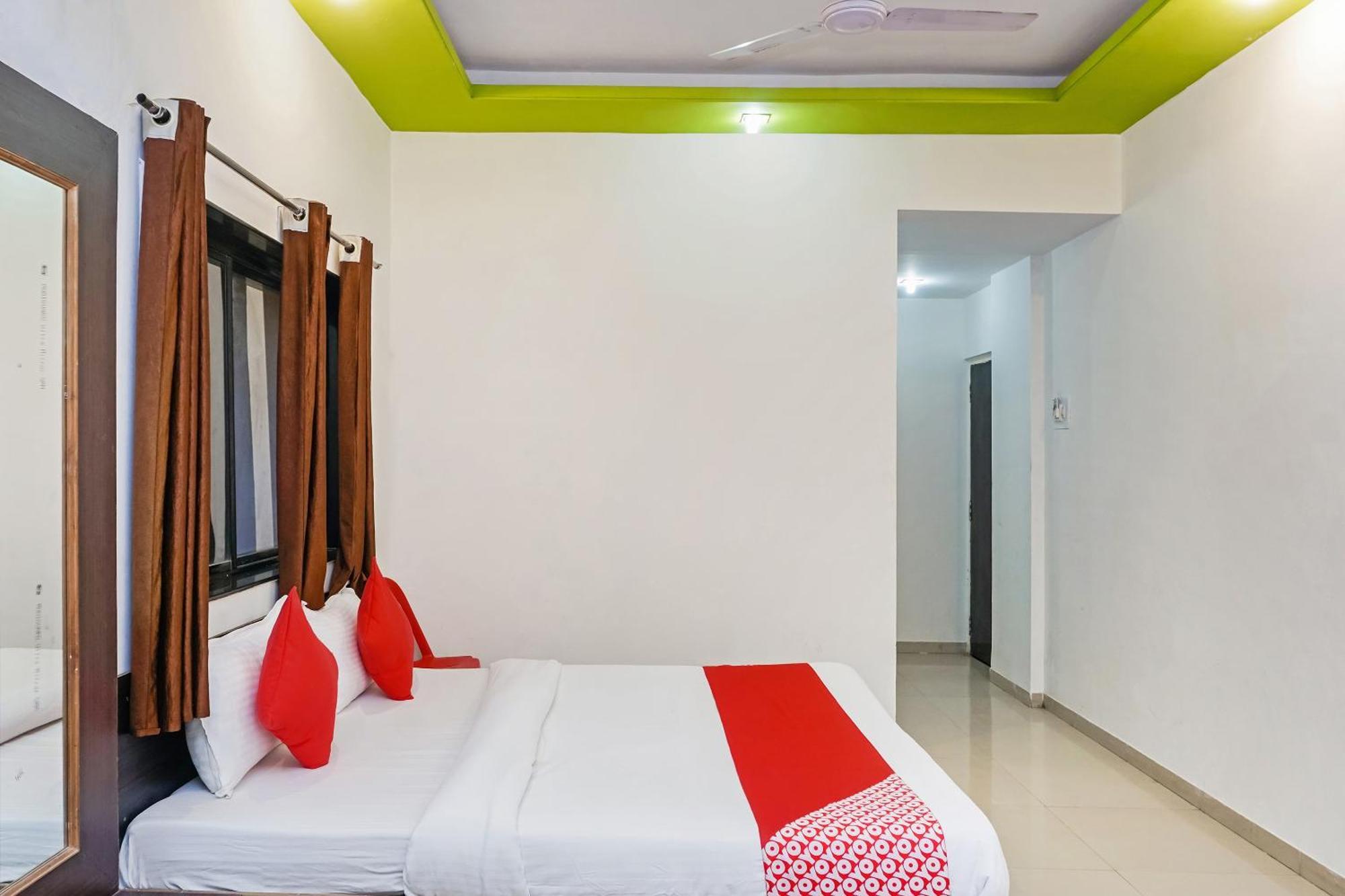 OYO 24551 Hotel Shirdi Sai Inn Esterno foto