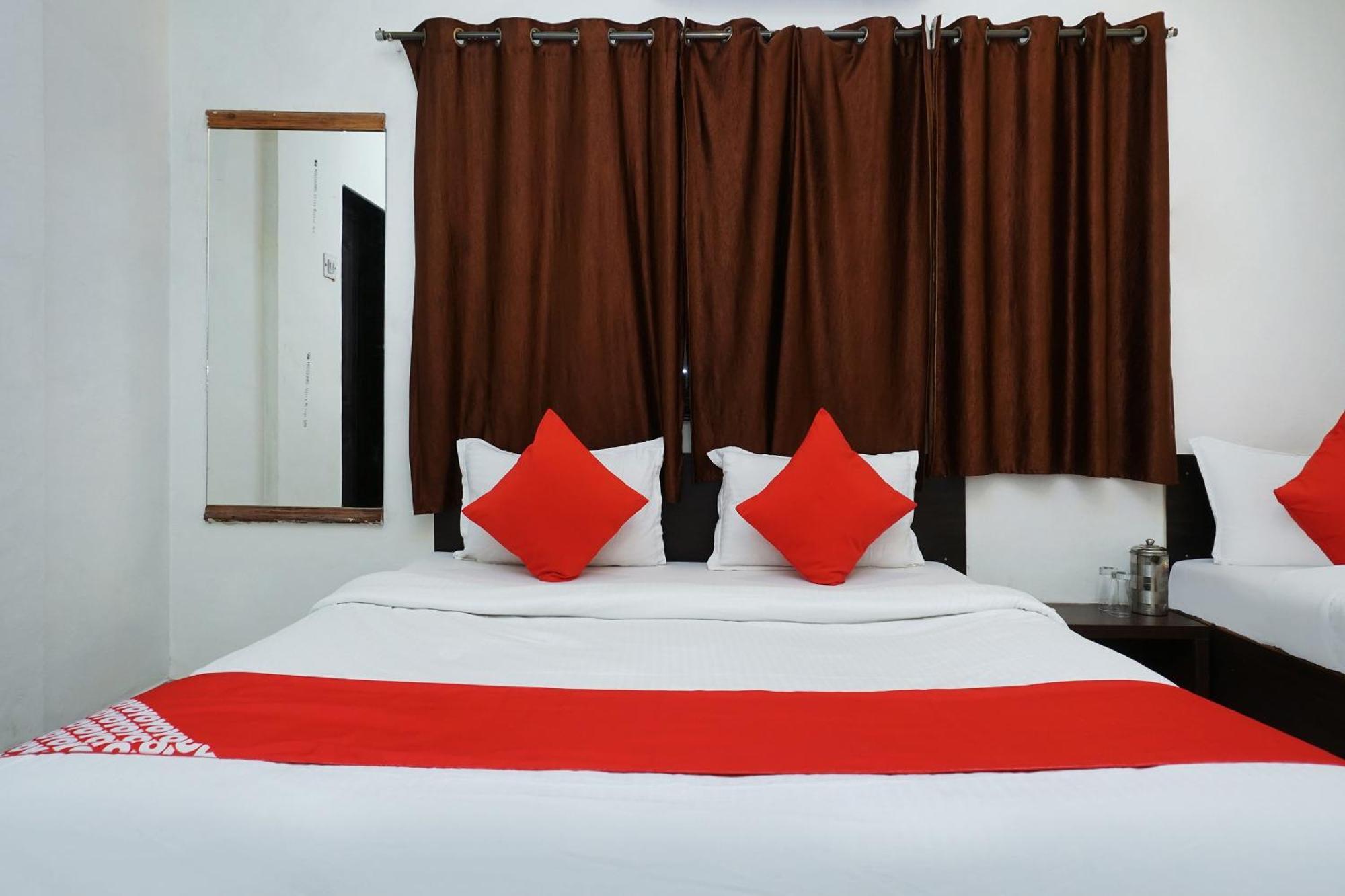 OYO 24551 Hotel Shirdi Sai Inn Esterno foto