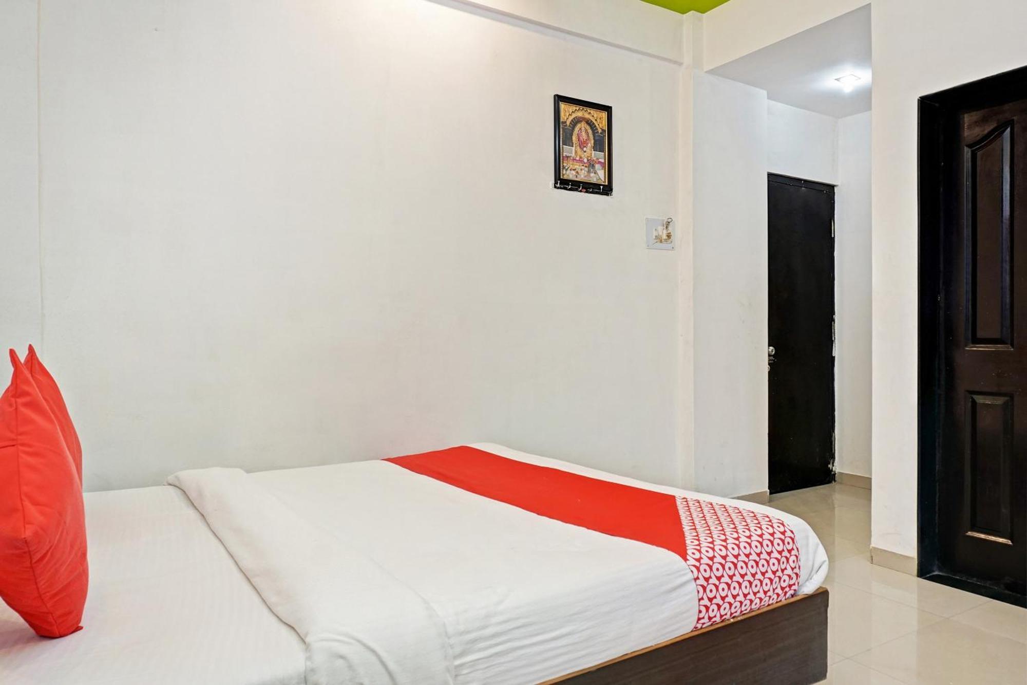 OYO 24551 Hotel Shirdi Sai Inn Esterno foto